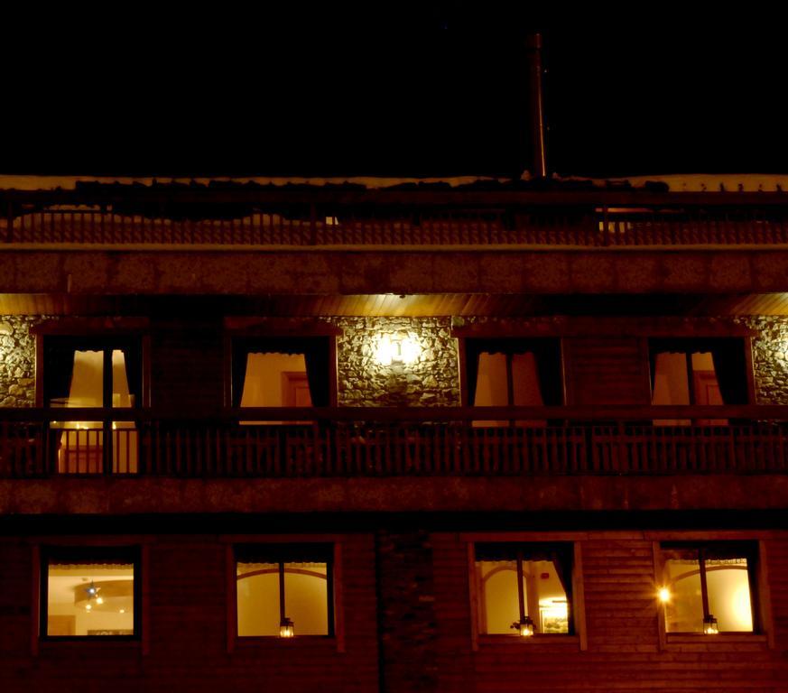 Petit Hotel Pas De La Casa Bagian luar foto